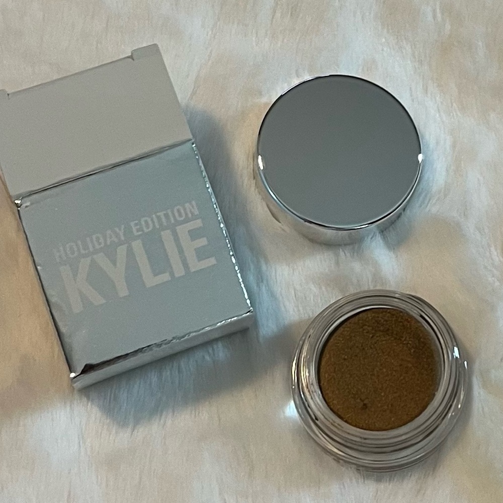 KYLIE HOLIDAY EDITION - Cream Shadow - CAMO